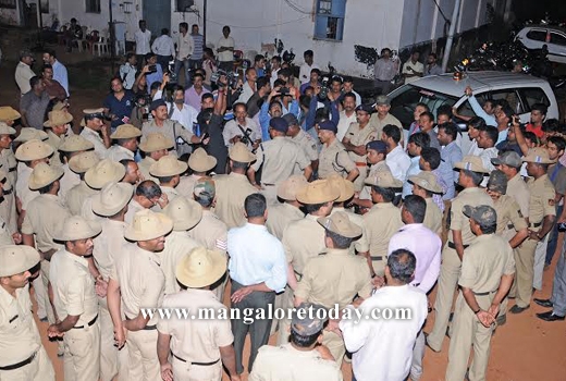 Cops, public protest against Circle Inspector  Pramod’s alleged suspension 1